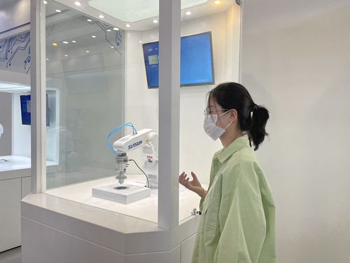 我們一同走過的這些年 京津冀協同發展網絡大V線下走訪活動走進新區企業，聚焦智能工業門